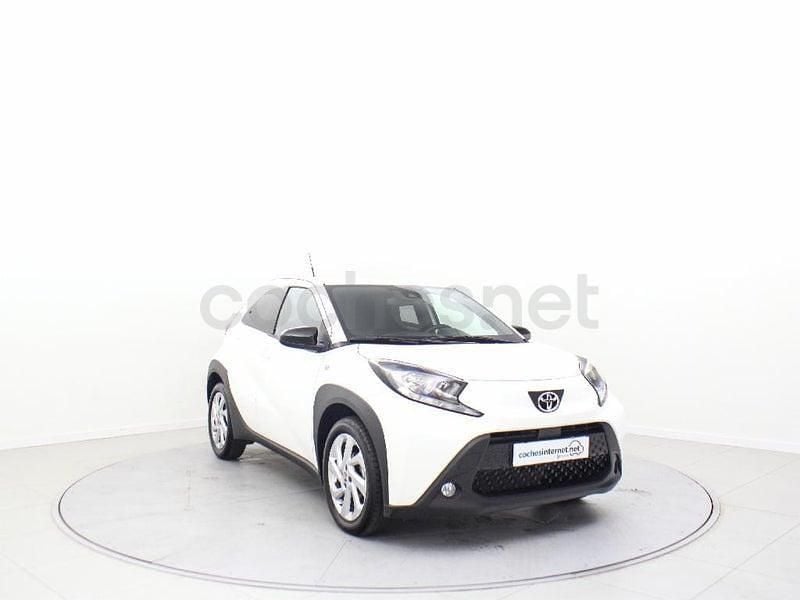 Usado Toyota Aygo X Play 72 CV (52 kW) 2025 Blanco SUV