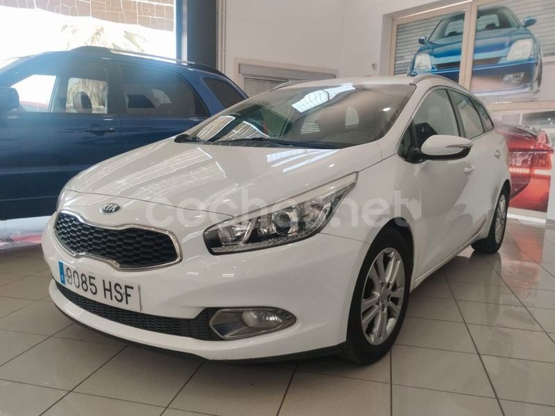 Blanco Usado 2013 Kia Ceed GT Berlina | 4999 € (Precio justo) - Imagen 1/4