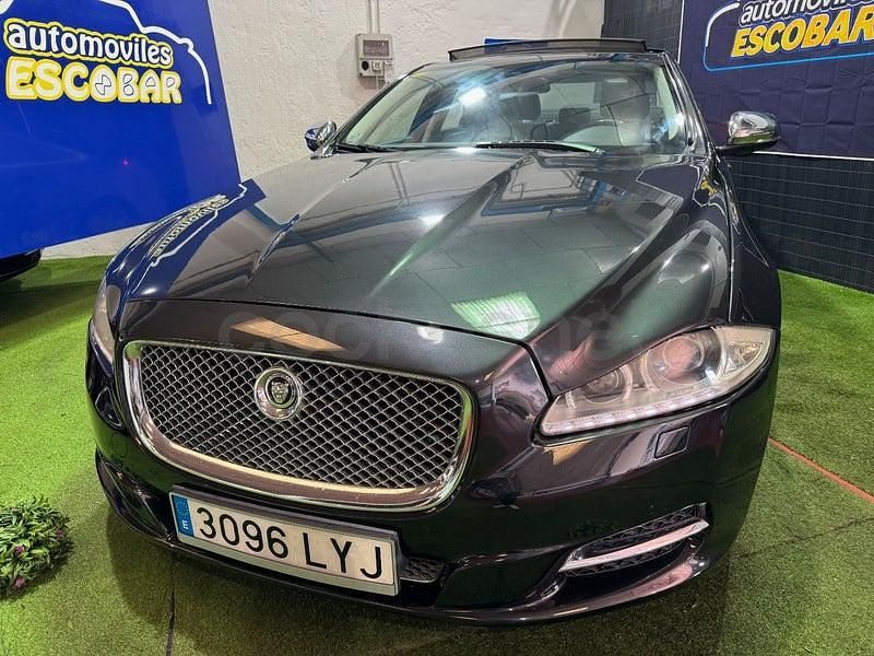 Usado Jaguar XJ Premium Luxury 275 CV (202 kW) 2015 Gris / plata Berlina