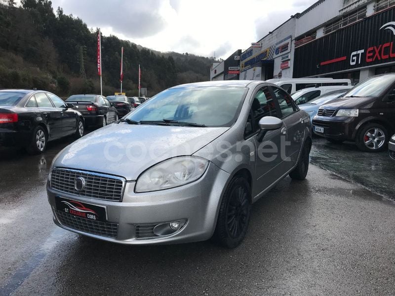 Usado Fiat Linea Active 90 CV (66 kW) 2008 Gris / plata Berlina