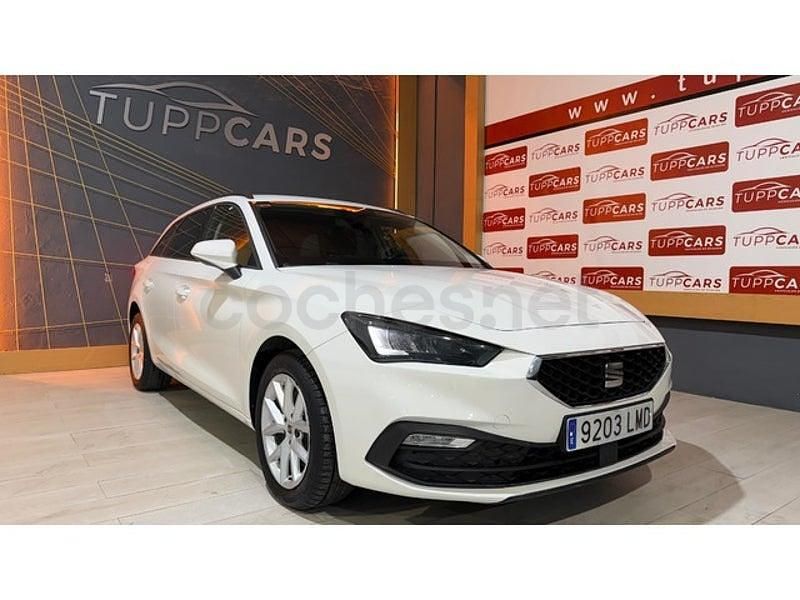 Usado Seat Leon Style 150 CV (110 kW) 2021 Blanco Familiar