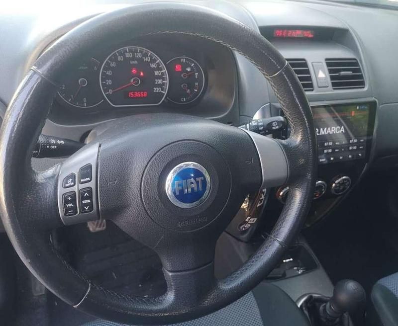 Usado Fiat Sedici Emotion 120 CV (88 kW) 2006 Marrón SUV