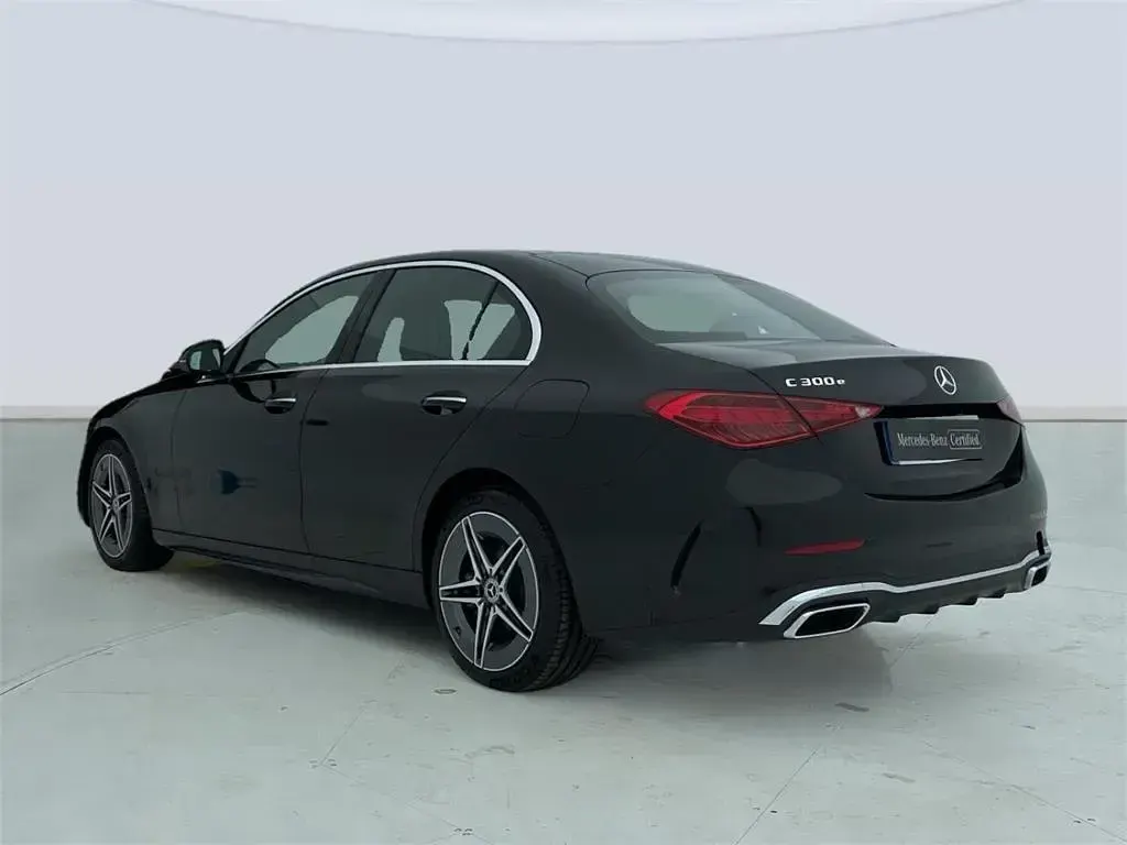 Usado Mercedes C300e 313 CV (230 kW) 2025 Negro obsidiana Berlina