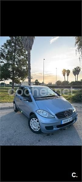 Usado Mercedes A180 Exclusive 109 CV (80 kW) 2009 Azul Monovolumen