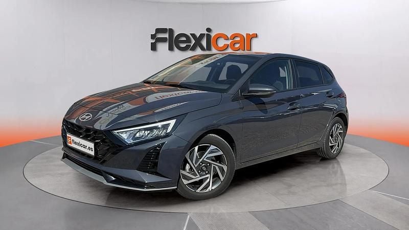 Usado Hyundai i20 101 CV (74 kW) 2025 Gris Utilitario