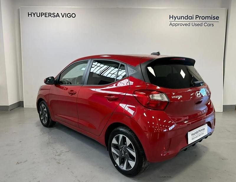 Usado Hyundai i10 67 CV (49 kW) 2025 Granate Utilitario