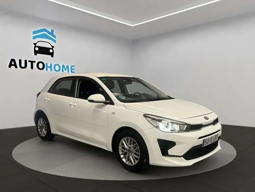 Usado Kia Rio 84 CV (61 kW) 2021 Blanco Utilitario