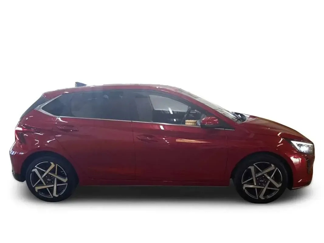 Usado Hyundai i20 101 CV (74 kW) 2024 Rojo Utilitario