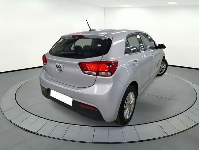 Usado Kia Rio Urban 84 CV (61 kW) 2020 Gris Berlina