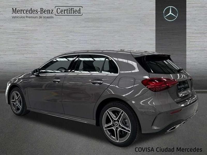 Nuevo Mercedes A250 AMG line 218 CV (160 kW) 2025 Gris Berlina