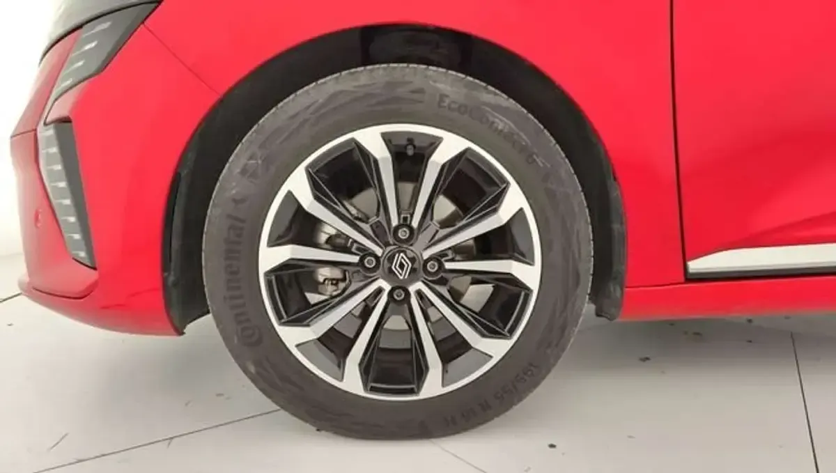 Usado Renault Clio Techno 101 CV (74 kW) 2025 Rojo Utilitario