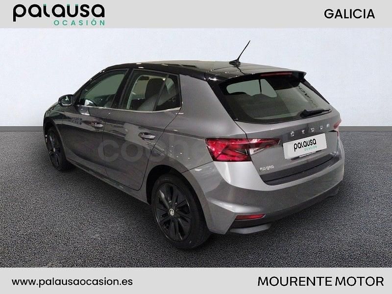 Usado Skoda Fabia Style 110 CV (80 kW) 2022 Gris / plata Berlina