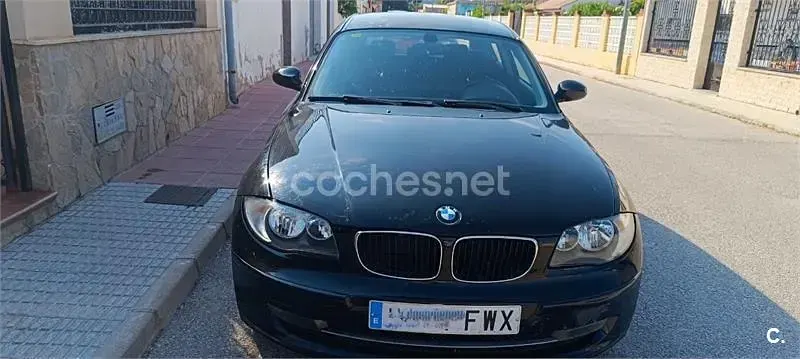 Usado BMW 118 143 CV (105 kW) 2007 Negro Utilitario