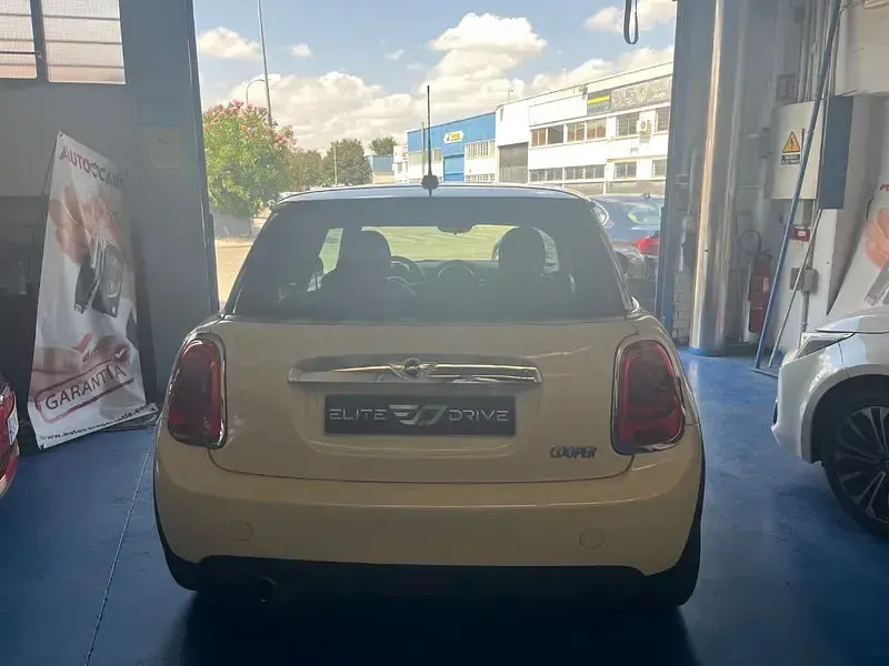 Usado Mini Cooper 136 CV (100 kW) 2015 Beige Utilitario
