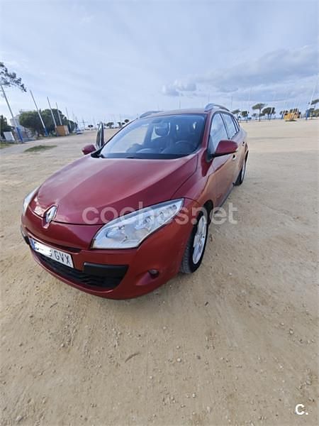 Usado Renault Mégane Dynamique 105 CV (77 kW) 2010 Rojo Berlina