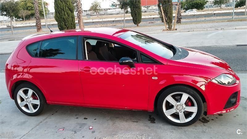 Usado Seat Leon Sport 140 CV (102 kW) 2005 Rojo Berlina