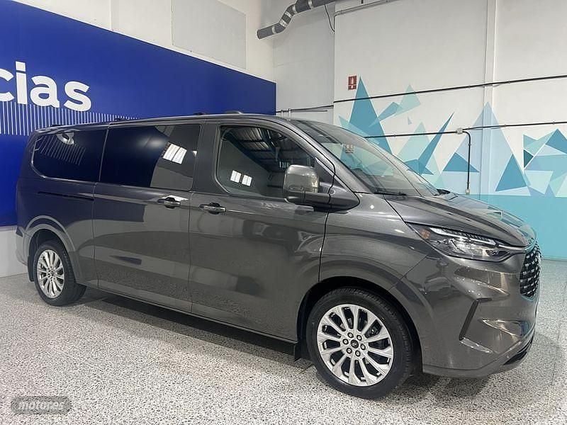 Gris Usado 2024 Ford Tourneo Custom Titanium Van | 54.995 € - Imagen 1/4