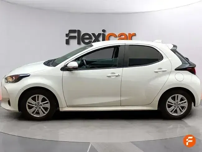 Usado Toyota Yaris Hybrid Business Edition 116 CV (85 kW) 2022 Azul