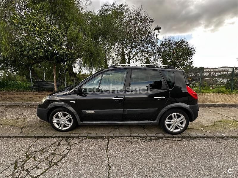 Usado Renault Scénic II 130 CV (95 kW) 2008 Negro Monovolumen