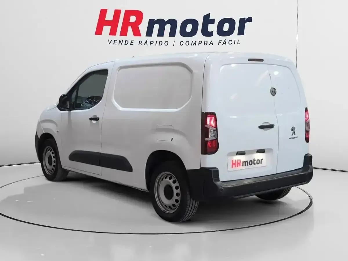 Usado Peugeot Partner Premium 128 CV (94 kW) 2022 Blanco Monovolumen