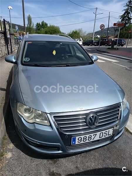 Usado VW Passat Advance 140 CV (102 kW) 2005 Azul Familiar