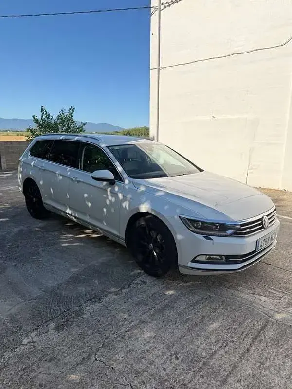 Usado VW Passat Exclusive 150 CV (110 kW) 2018 Blanco Familiar