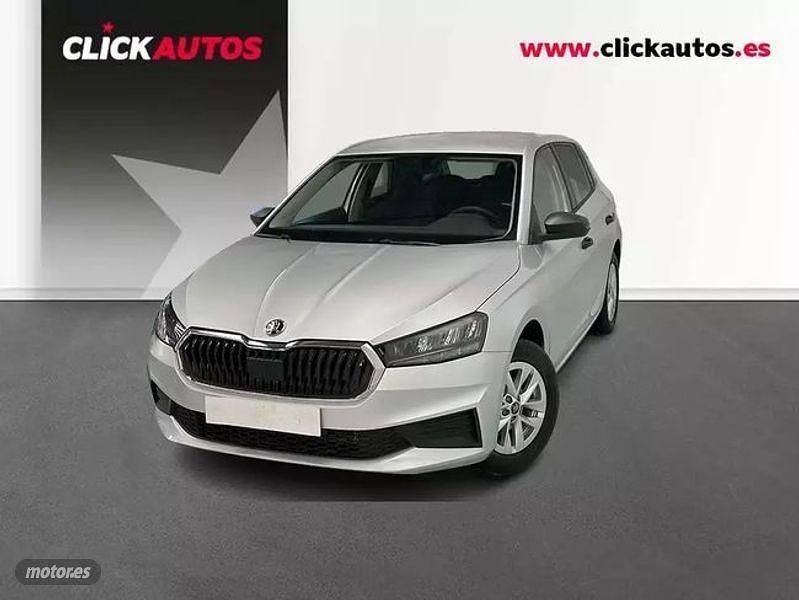 Usado Skoda Fabia Essence 95 CV (69 kW) 2025 Plateado Utilitario