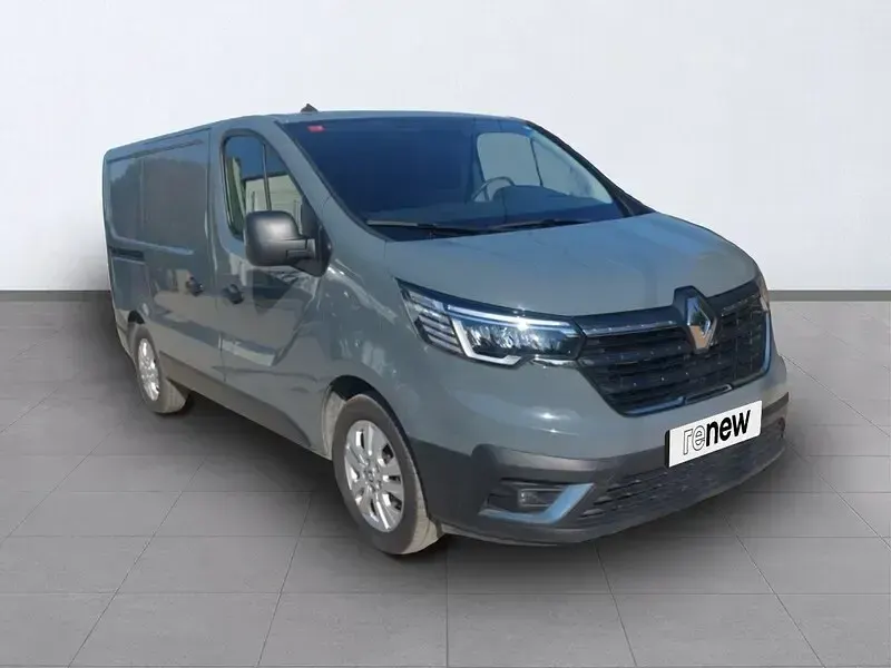 Usado Renault Trafic 150 CV (110 kW) 2023 Gris Monovolumen