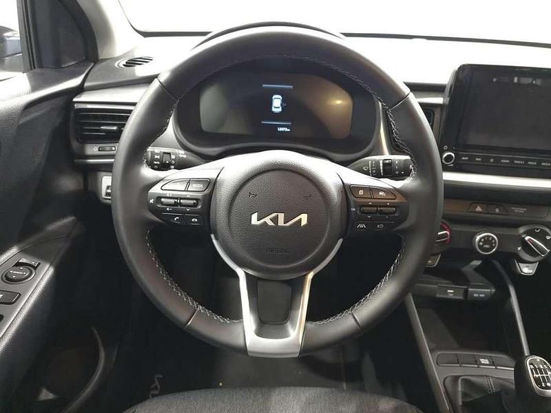 Usado Kia Stonic 101 CV (74 kW) 2024 Blanco SUV