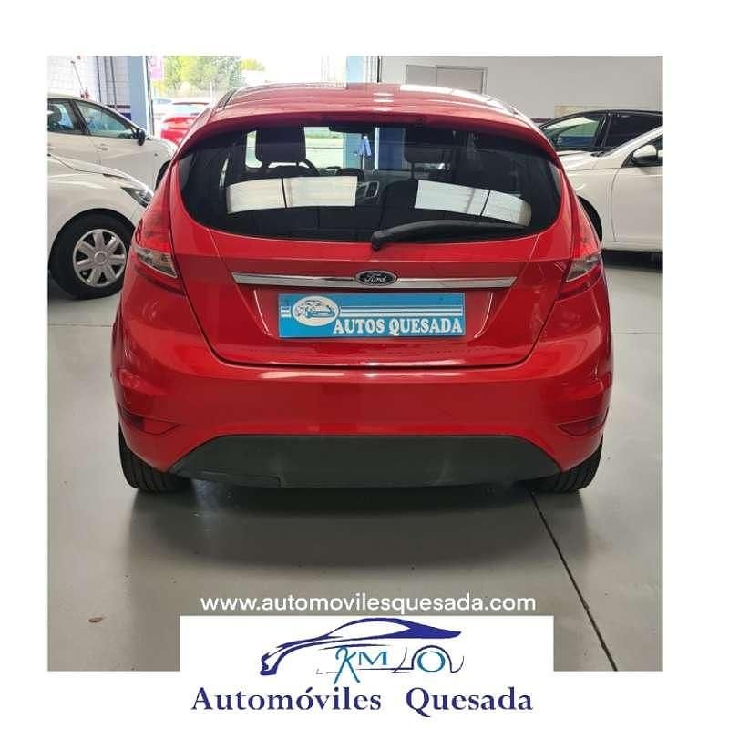 Usado Ford Fiesta Titanium 97 CV (71 kW) 2010 Rojo Utilitario