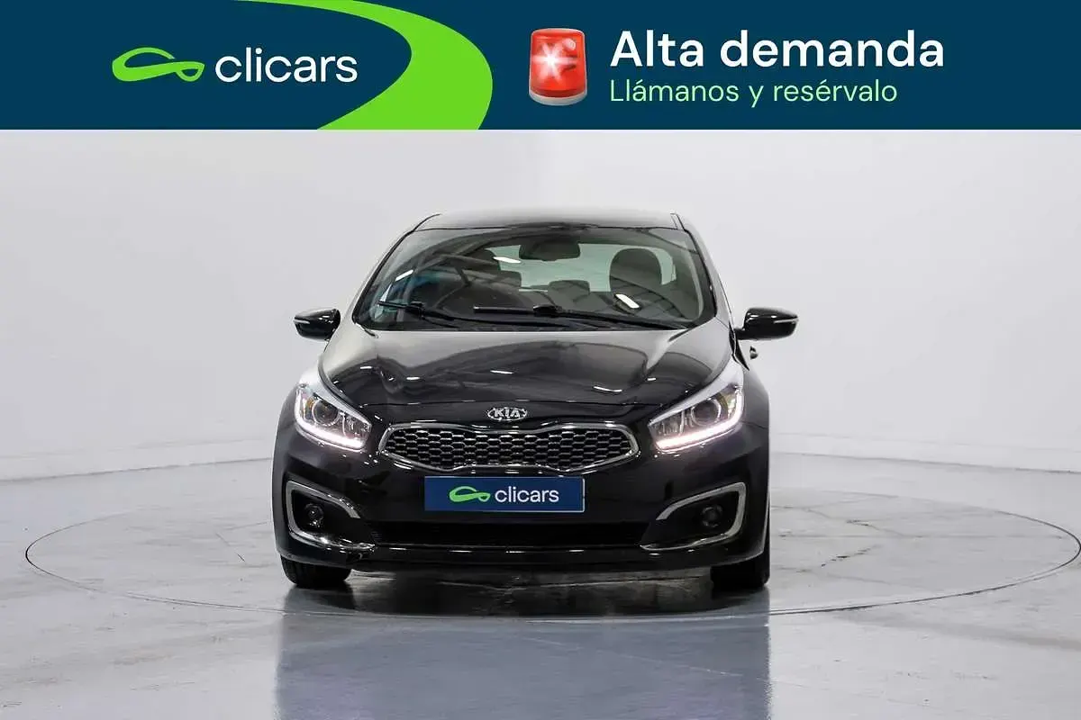 Usado Kia Ceed 101 CV (74 kW) 2018 Negro Utilitario
