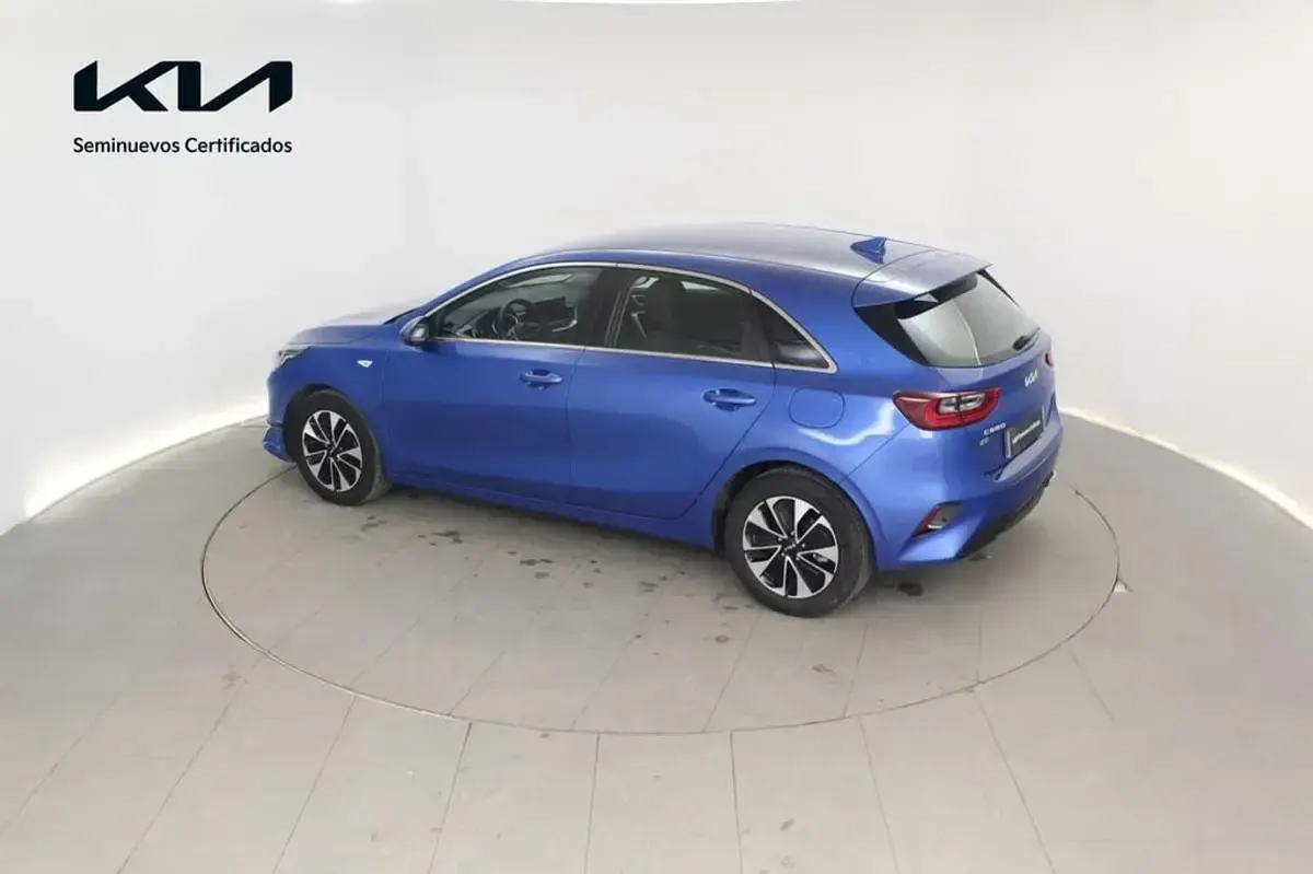 Usado Kia Ceed 101 CV (74 kW) 2025 Azul Utilitario