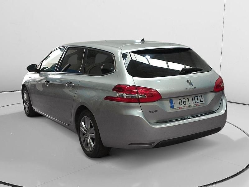 Usado Peugeot 308 Active 115 CV (84 kW) 2014 Gris