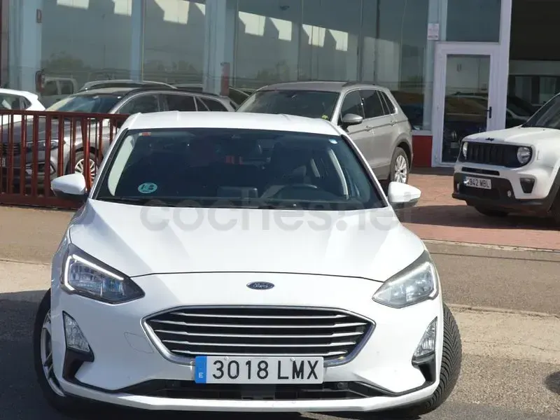 Usado Ford Focus Trend 120 CV (88 kW) 2021 Blanco Berlina
