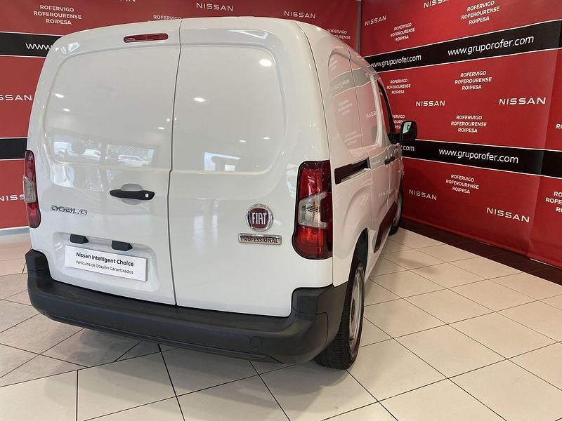 Usado Fiat Doblò 102 CV (75 kW) 2023 Blanco Monovolumen