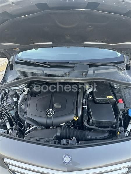 Usado Mercedes B180 109 CV (80 kW) 2013 Gris / plata Monovolumen