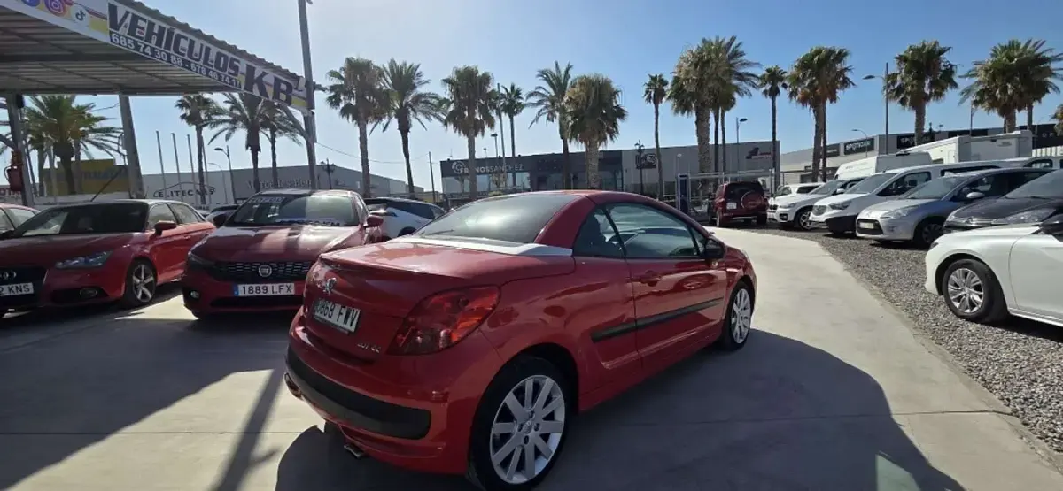 Usado Peugeot 207 CC Sport 109 CV (80 kW) 2007 Rojo Descapotable
