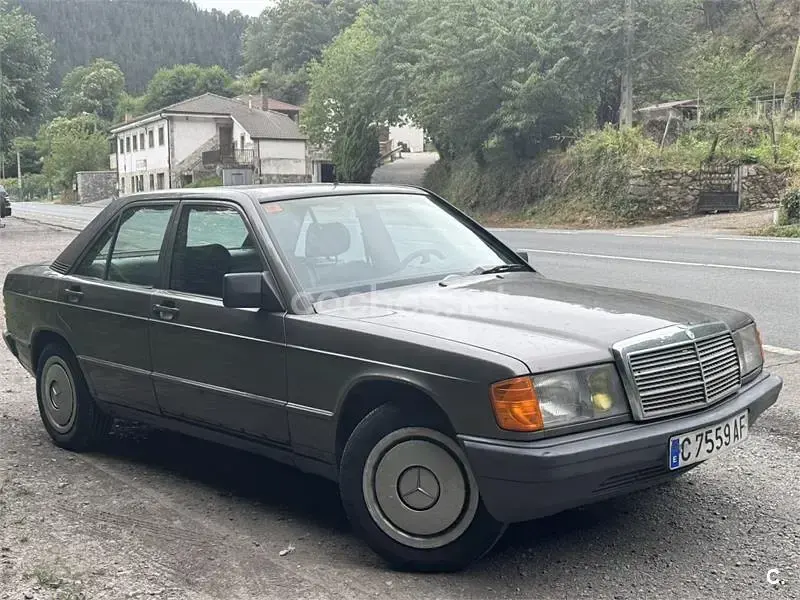 Usado Mercedes 190 136 CV (100 kW) 1993 Marrón Berlina
