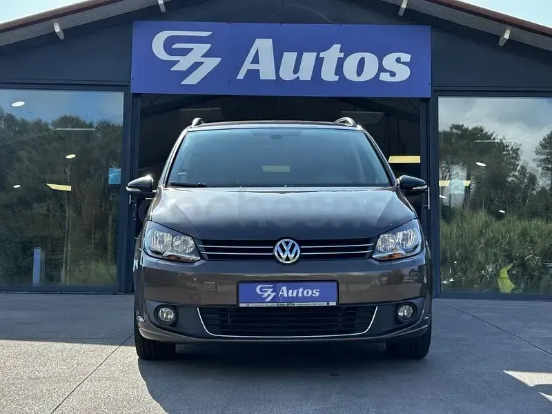 Usado VW Touran Advance 105 CV (77 kW) 2012 Marrón Monovolumen