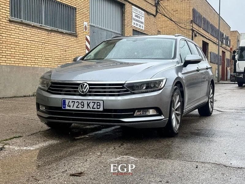 Usado VW Passat Advance 150 CV (110 kW) 2019 Gris / plata Familiar