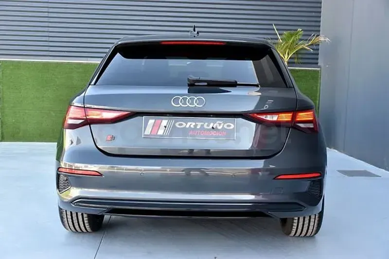 Usado Audi A3 S-Line 150 CV (110 kW) 2021 Gris / plata Berlina