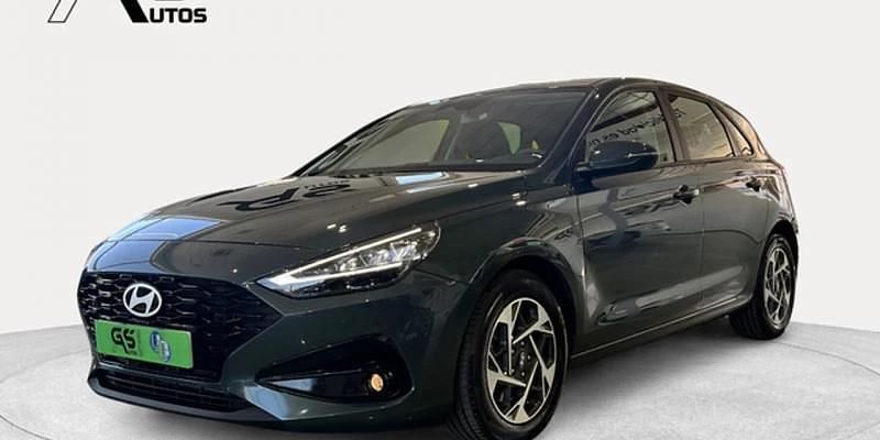 Verde Usado 2024 Hyundai i30 Utilitario | 19.999 € (Precio justo) - Imagen 1/4