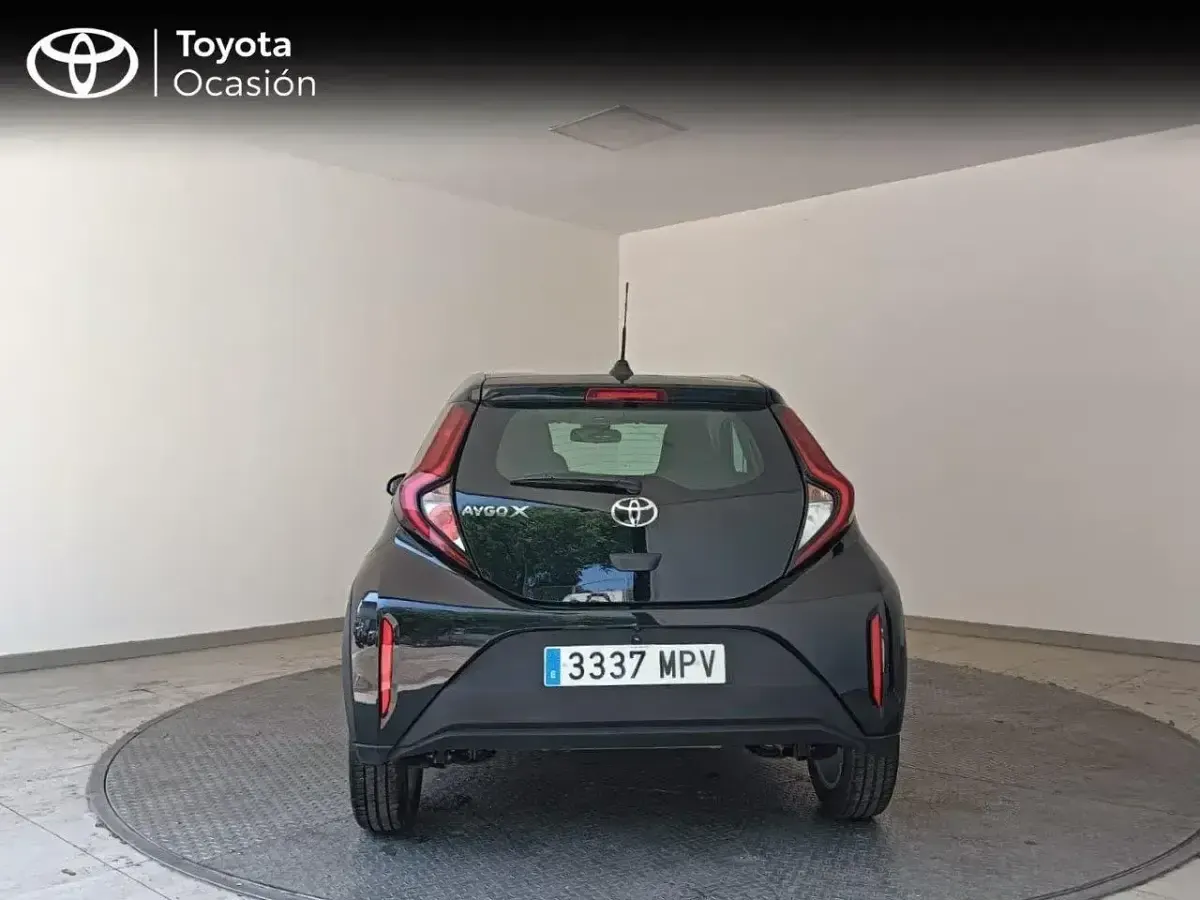 Usado Toyota Aygo X Play 72 CV (52 kW) 2024 Negro SUV