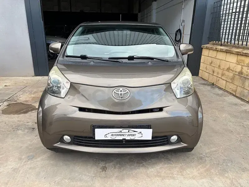 Usado Toyota iQ 68 CV (50 kW) 2011 Marrón Utilitario