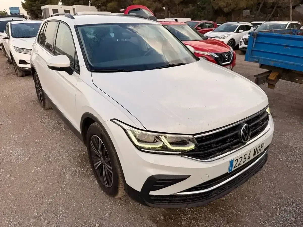 Usado VW Tiguan Life 150 CV (110 kW) 2023 Blanco SUV