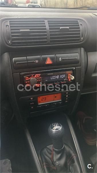 Usado Seat Leon Sport 110 CV (80 kW) 2001 Amarillo Berlina