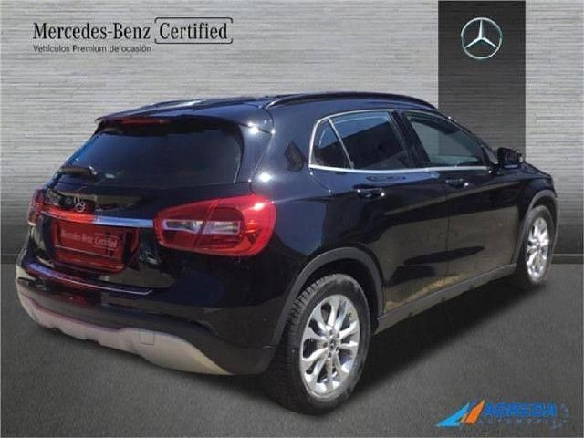 Usado Mercedes GLA180 Style 122 CV (89 kW) 2020 Negro noche SUV