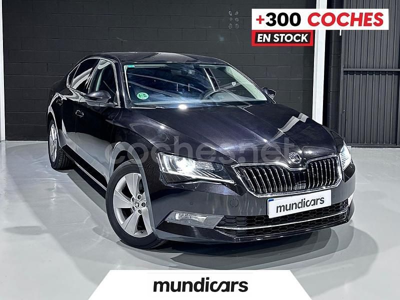 Negro Usado 2017 Skoda Superb Ambition Berlina | 15.490 € (Precio justo) - Imagen 1/4