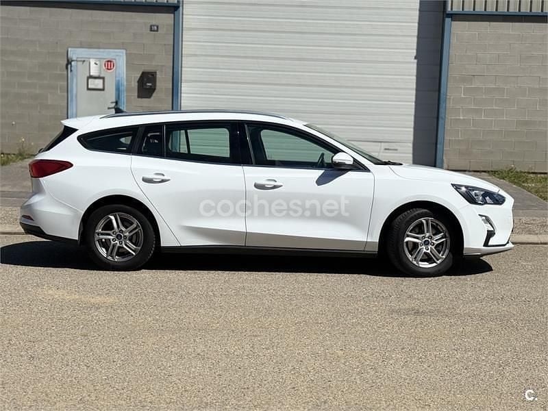 Usado Ford Focus Trend 120 CV (88 kW) 2020 Blanco Familiar