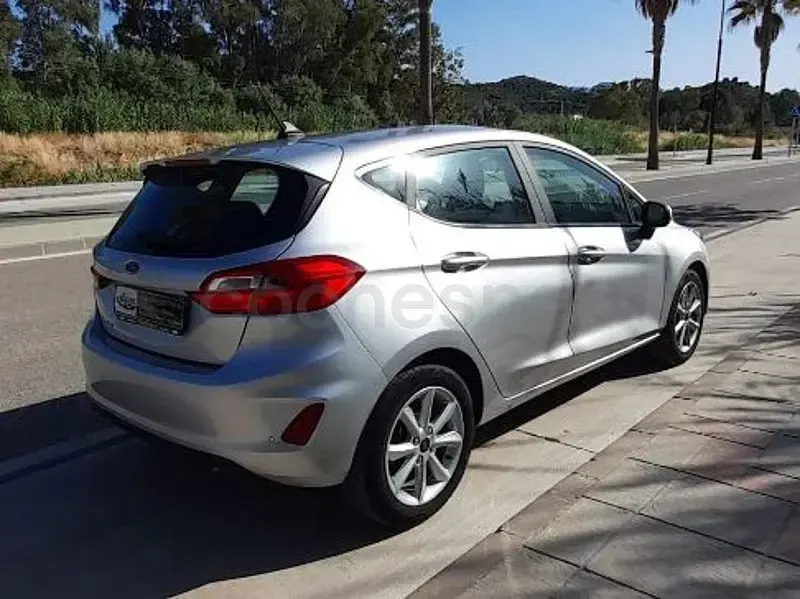 Usado Ford Fiesta Trend 75 CV (55 kW) 2021 Gris / plata Utilitario